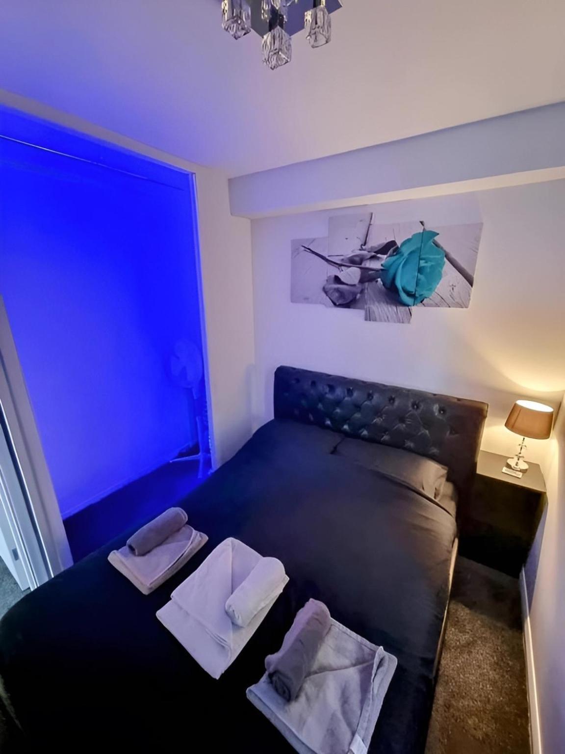 Sleek & Stylish - E15 Apartment With Parking Лондон Экстерьер фото