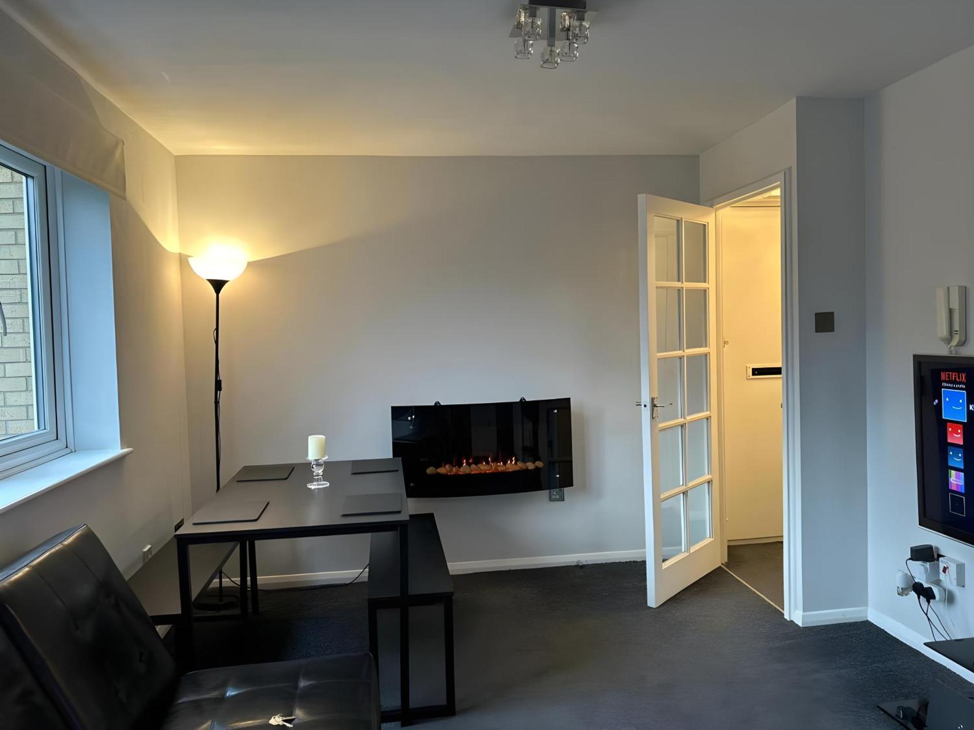 Sleek & Stylish - E15 Apartment With Parking Лондон Экстерьер фото