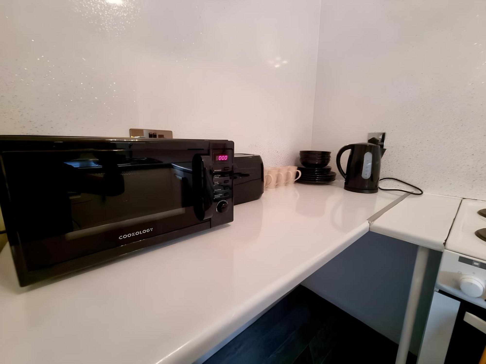 Sleek & Stylish - E15 Apartment With Parking Лондон Экстерьер фото